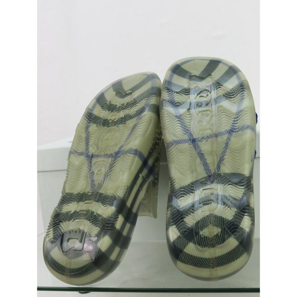 BURBERRY STINGRAY GRAY RUBBER CHECK WITH CHARM LOGO SANDALS SLIDES 9 42 ITALY - Picture 8 of 16